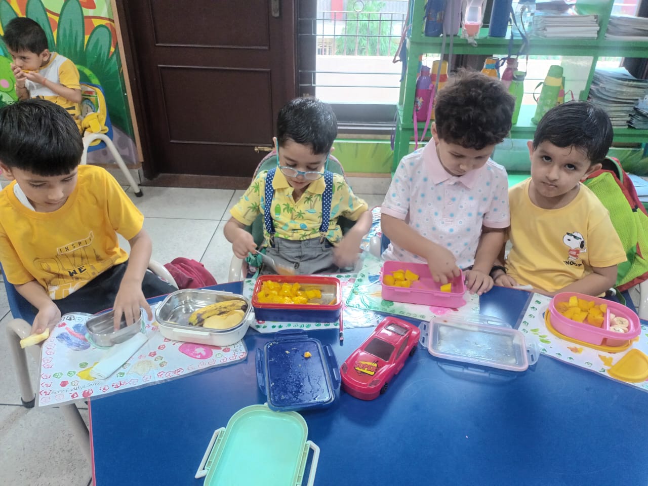 colour day yellow & mango party 4